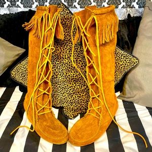 Minnetonka High Top Moccasins Perfect Condition